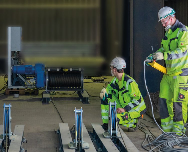 BETA EL wire rope winches from Columbus McKinnon Engineered Products for height adjustment of a mobile work platform in industrial refractory furnaces